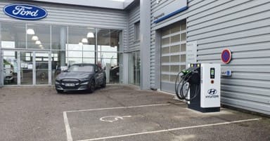 Borne de recharge rapide DC en concession Emil Frey France