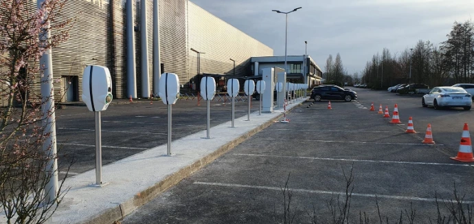 Points de charge sur le parking d’un site Aryzta France