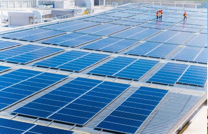 Toiture équipée de panneaux photovoltaïques